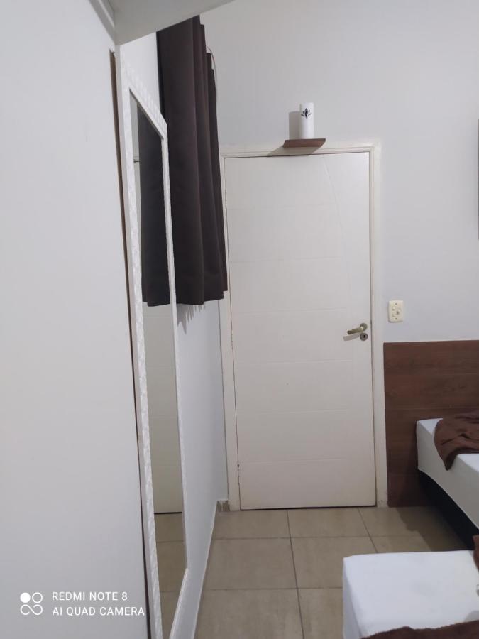Pousada Quarto Com Ventilador,Ar Frigobar E Garagem Апаресіда Екстер'єр фото